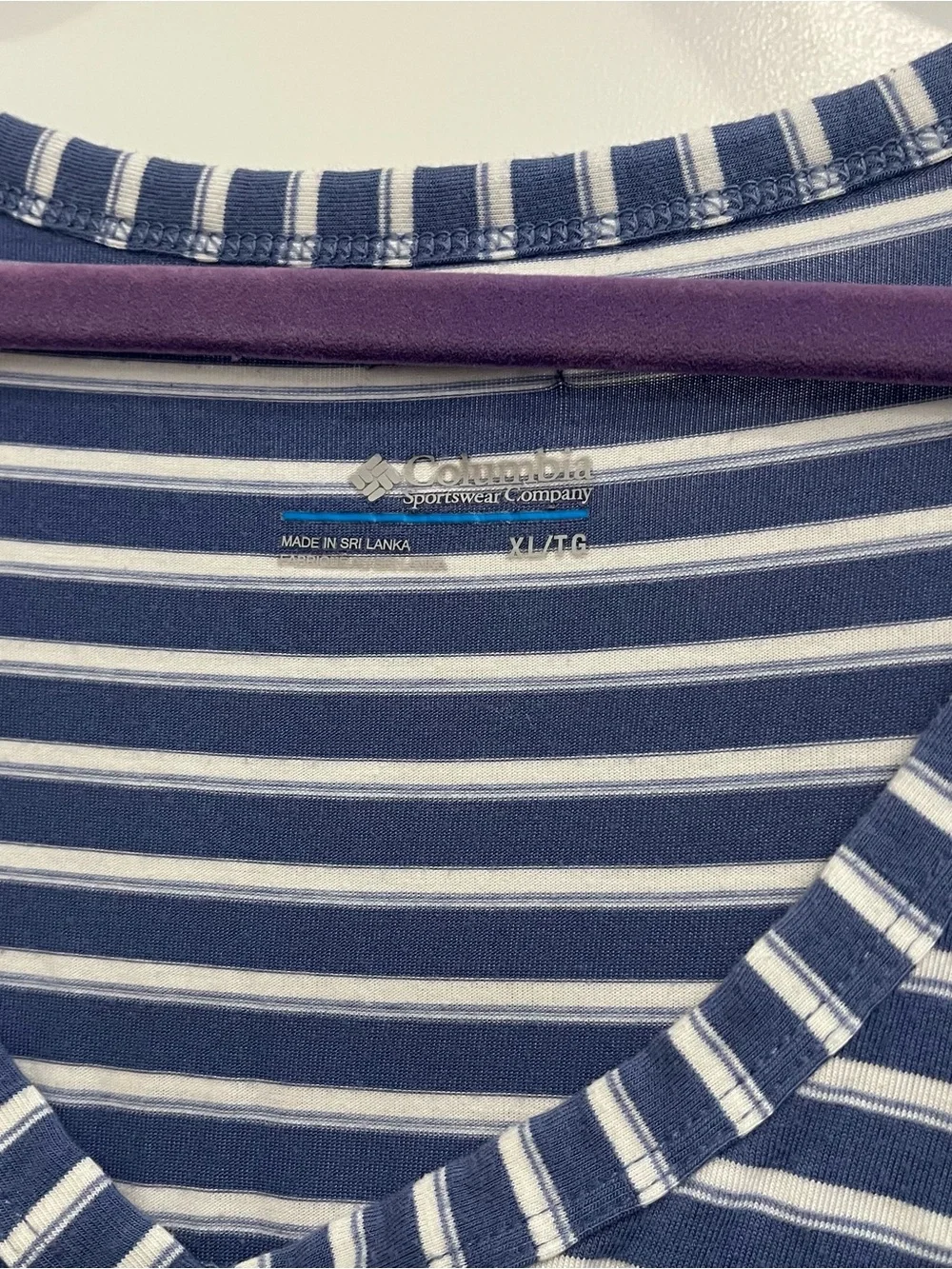 Columbia Sportswear Omni Shade T‎ Shirt  Size XL White Blue Striped V Neck Top